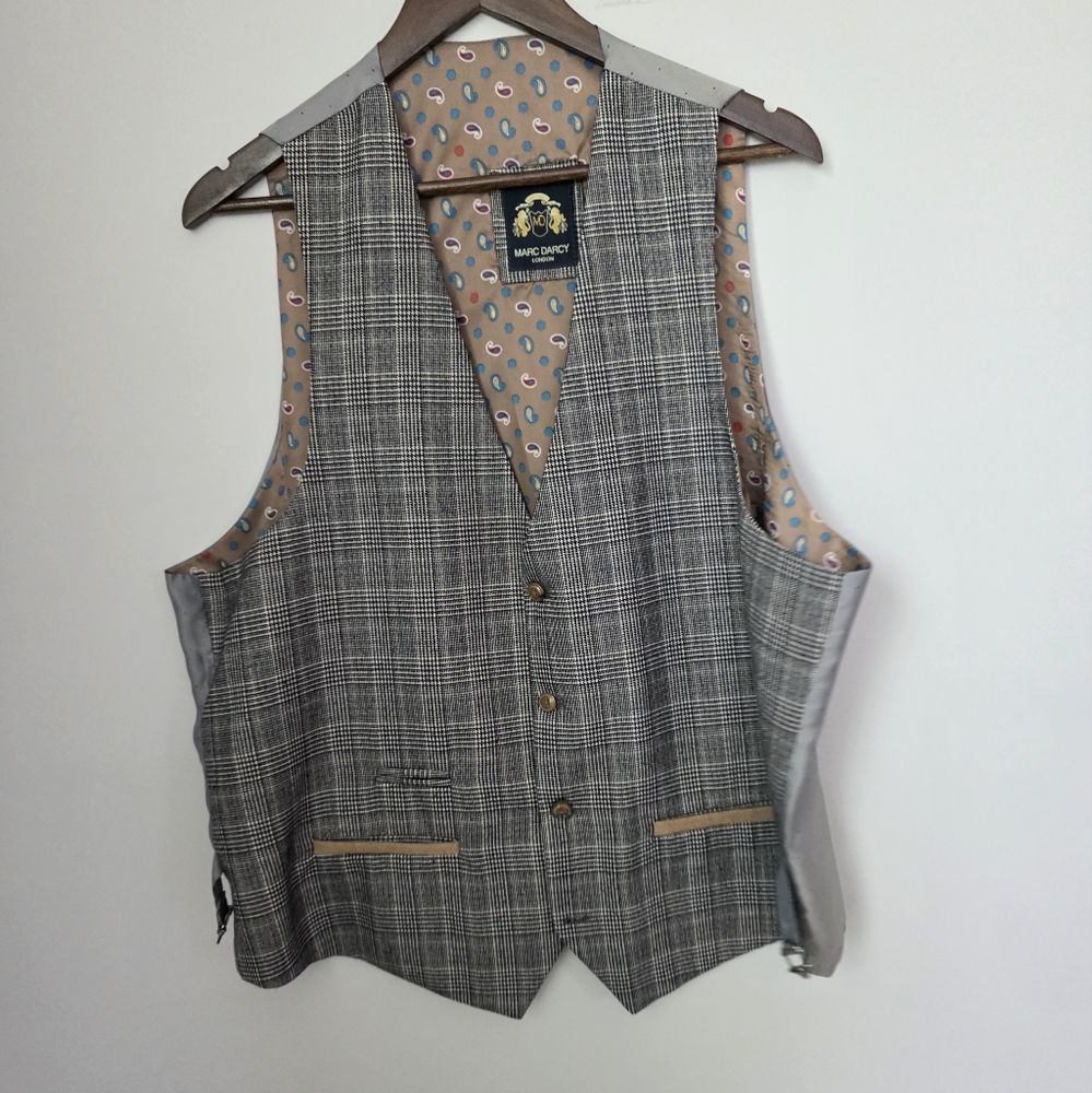 Marc Darcy‎ London Men's Classic Gray Checkered Vest